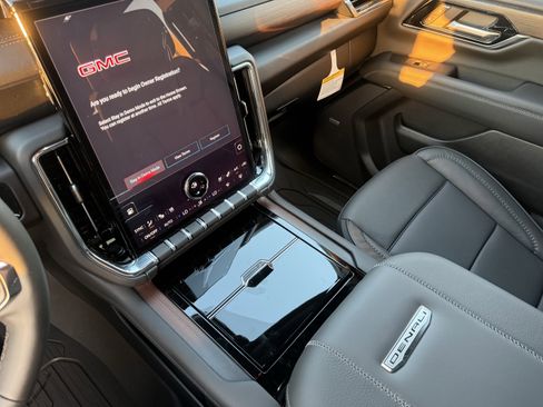 New 2026 GMC Yukon XL Denali w/ Denali Reserve Package image 17