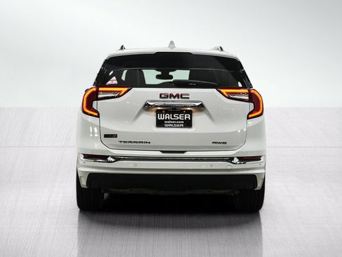 Used 2024 GMC Terrain Denali w/ Denali Premium Package AWD/4WD image 4