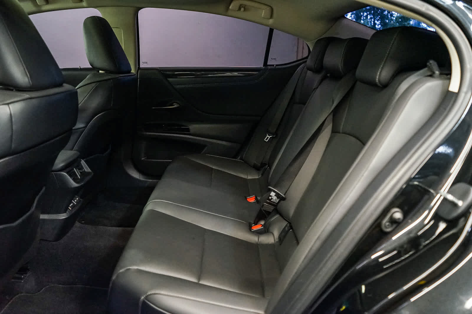Used 2024 Lexus ES 350 w/ Accessory Package (Z2) FWD image 19