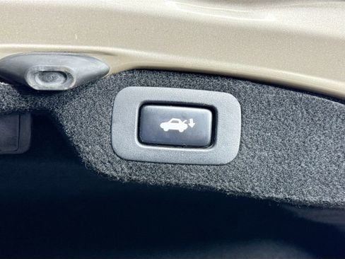 Used 2012 Lexus LS 460 w/ Comfort Pkg image 33