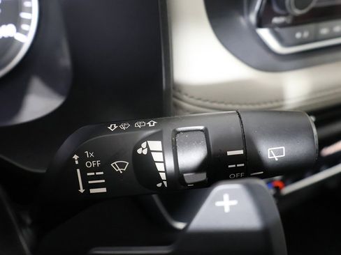 Used 2023 Nissan Rogue SV image 34