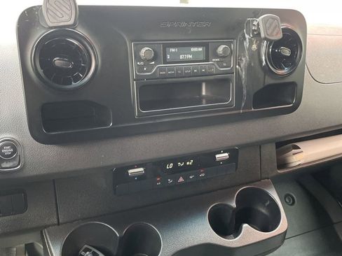 Used 2022 Mercedes-Benz Sprinter 2500 image 9