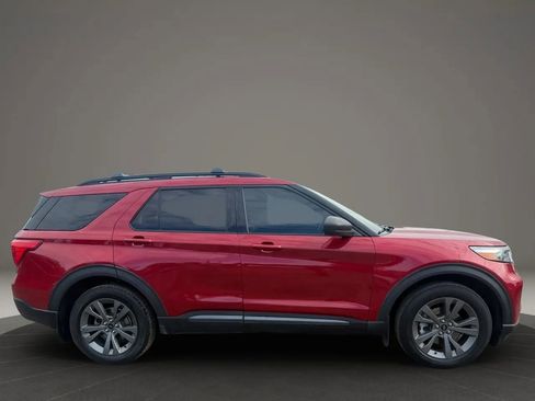Used 2021 Ford Explorer XLT w/ Equipment Group 202A AWD/4WD image 4