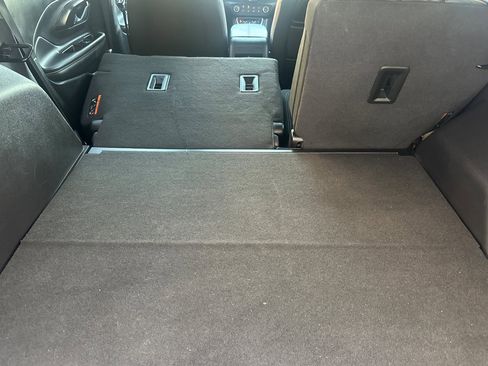 Used 2024 GMC Terrain SLE w/ Elevation Edition image 18