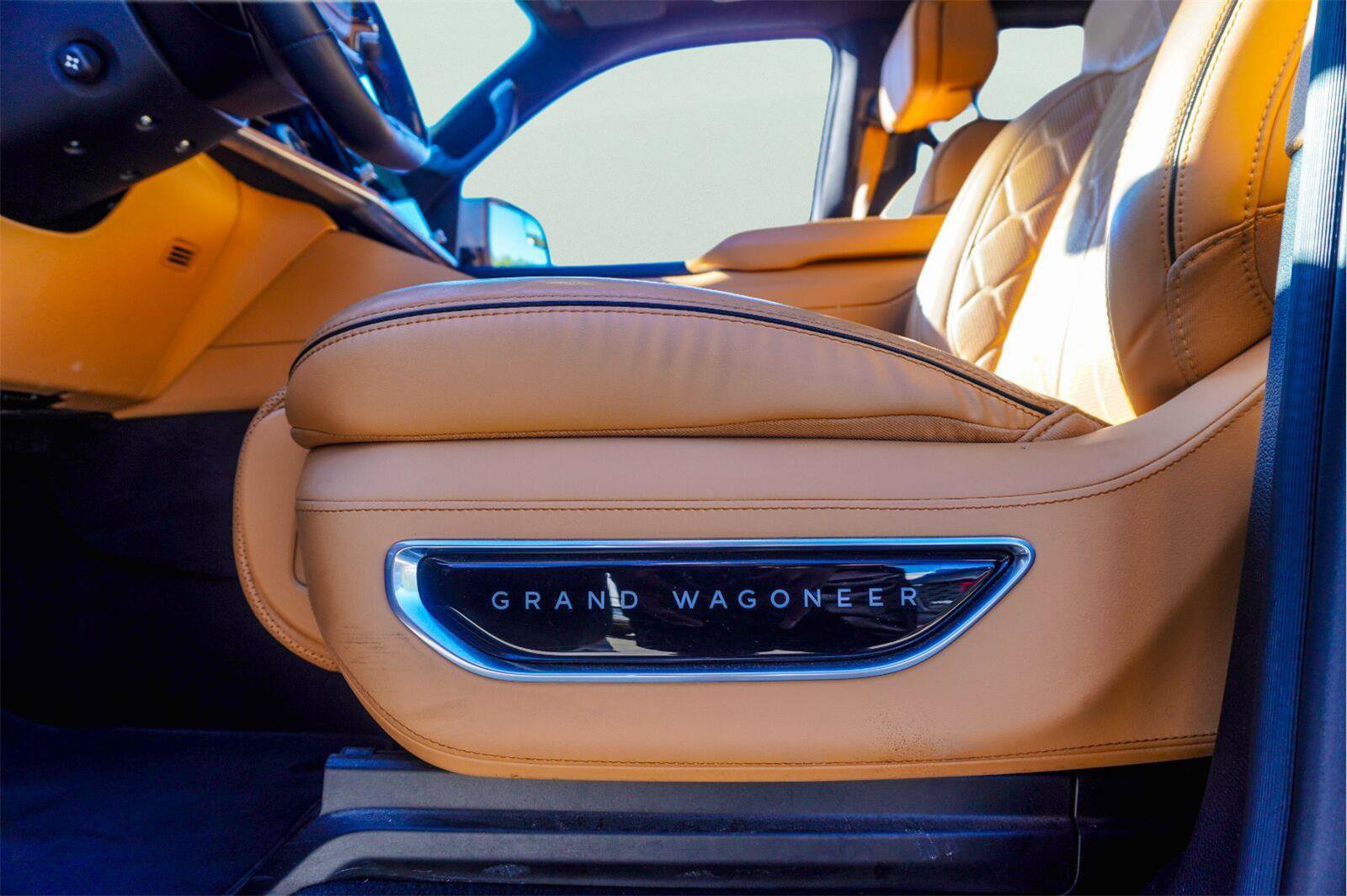 Used 2022 Jeep Grand Wagoneer Series III AWD/4WD image 27