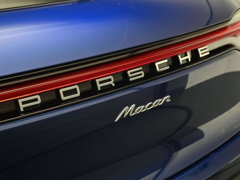 Certified 2023 Porsche Macan AWD/4WD image 30