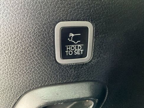 Used 2024 Jeep Wagoneer Series II w/ Flexible Seating Group image 31