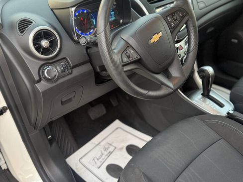 Used 2015 Chevrolet Trax LT w/ LT Sun and Sound Package image 15