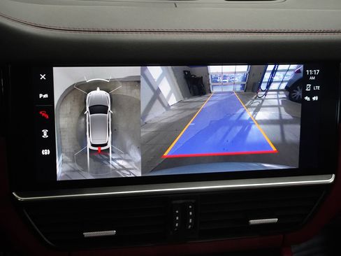 Used 2022 Porsche Cayenne Turbo S image 26