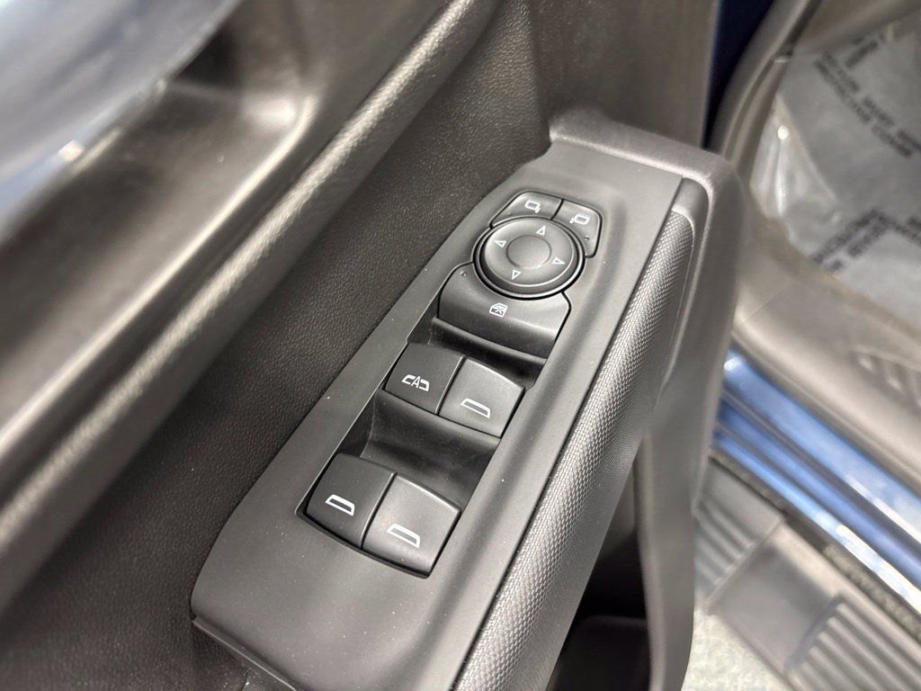 Used 2022 Chevrolet Silverado 1500 Custom AWD/4WD image 29