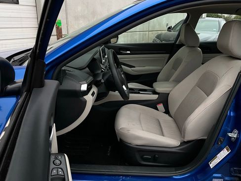 Used 2025 Nissan Altima 2.5 SV image 10