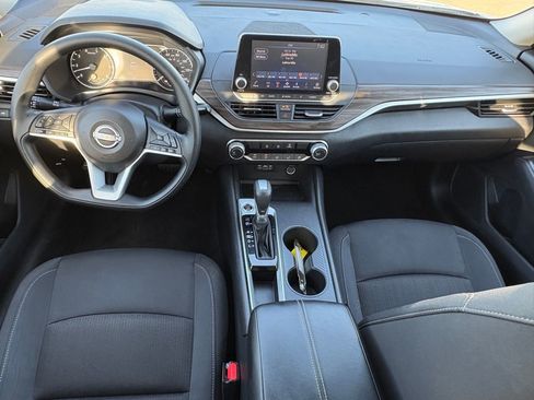 Certified 2025 Nissan Altima 2.5 SV image 12