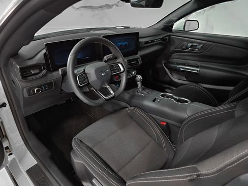 Used 2025 Ford Mustang Coupe image 21