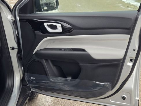 New 2026 Jeep Compass Limited w/ Sun, Sound & Navigation Group image 4