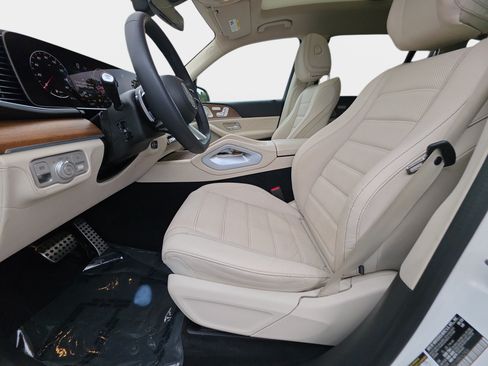 Used 2024 Mercedes-Benz GLS 450 4MATIC image 17