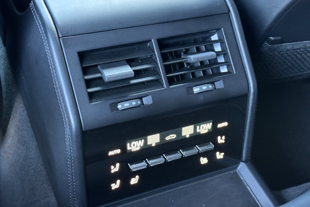 Used 2024 Porsche Panamera RWD image 17