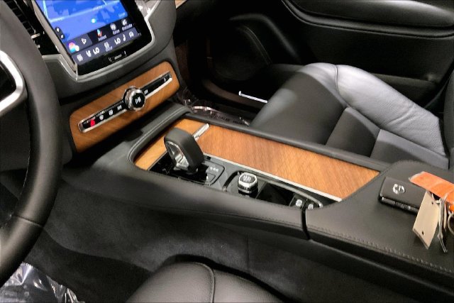 Certified 2024 Volvo XC90 T8 Plus w/ Protection Package Premier AWD/4WD image 18