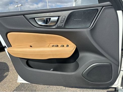 Used 2019 Volvo S60 T8 Inscription image 7