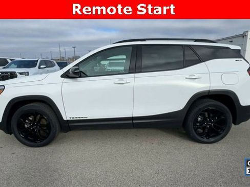 Used 2022 GMC Terrain SLT w/ Elevation Edition image 6