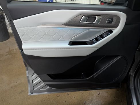 Used 2025 Ford Explorer Platinum w/ LUX Leather Package image 13