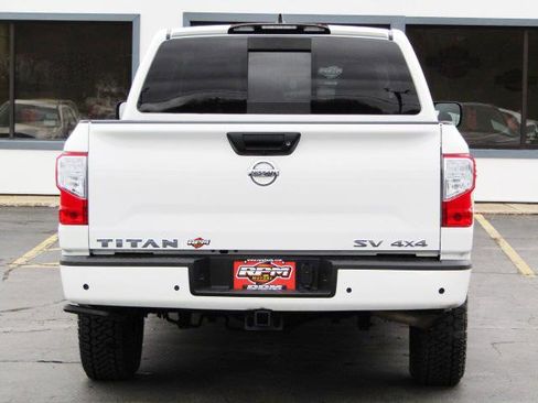 Used 2022 Nissan Titan SV w/ Accessory Utility Package image 8