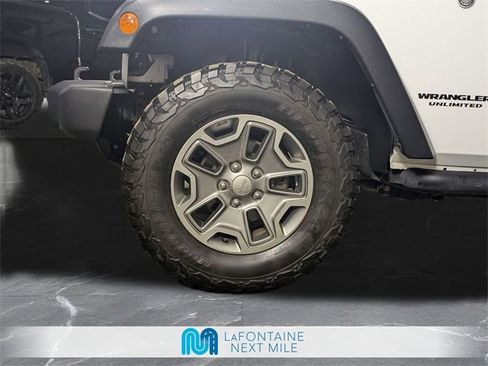 Used 2015 Jeep Wrangler Unlimited Rubicon w/ Connectivity Group image 30
