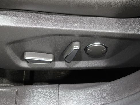 Used 2016 Ford Fusion SE w/ Equipment Group 202A FWD image 5