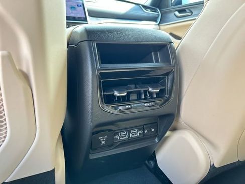 Used 2023 Jeep Grand Cherokee Limited w/ Luxury Tech Group II AWD/4WD image 20