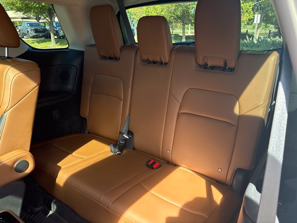 Used 2025 Nissan Pathfinder Platinum AWD/4WD image 20