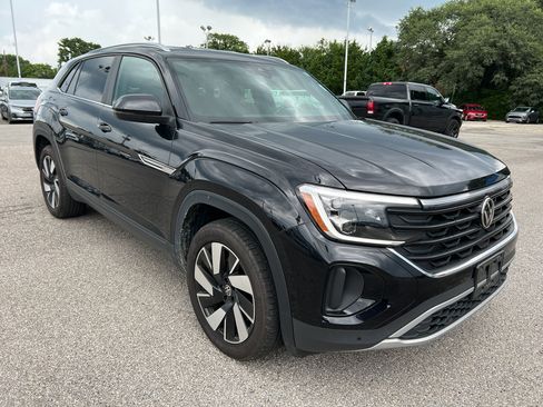 Used 2026 Volkswagen Atlas Cross Sport SE AWD/4WD image 3