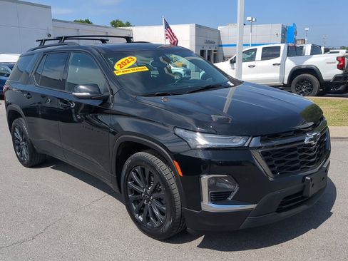 Used 2023 Chevrolet Traverse RS w/ LPO, Floor Liner Package AWD/4WD image 2