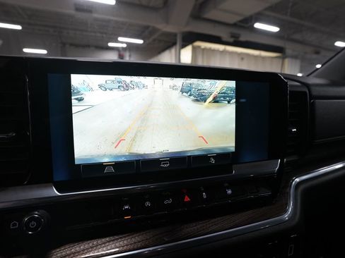 Used 2022 Chevrolet Silverado 1500 LT w/ Convenience Package II AWD/4WD image 19