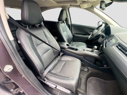 Used 2020 Honda HR-V Touring image 29