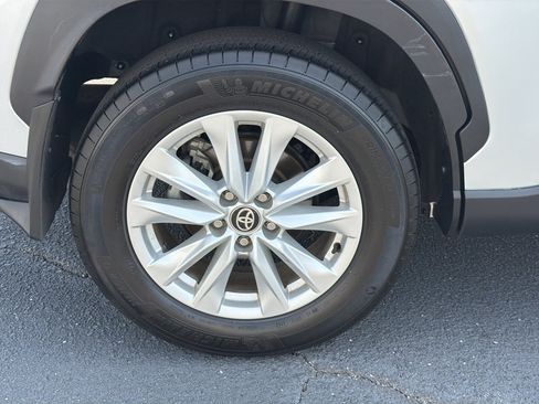 Used 2026 Toyota Corolla Cross LE FWD image 32