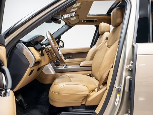 Used 2025 Land Rover Range Rover SE AWD/4WD image 5