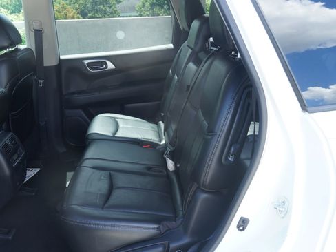 Used 2017 Nissan Pathfinder SL image 10