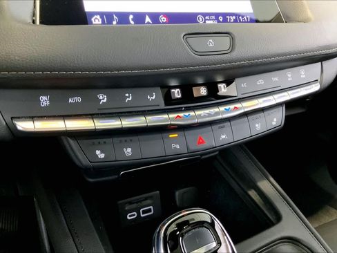 Used 2023 Cadillac XT4 Premium Luxury AWD/4WD image 35