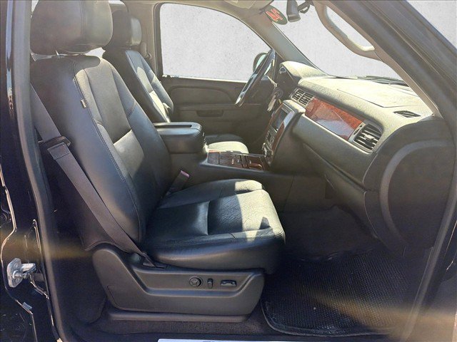 Used 2014 Chevrolet Suburban LTZ RWD image 28