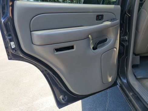 Used 2005 Chevrolet Tahoe Z71 w/ Preferred Equipment Group AWD/4WD image 13