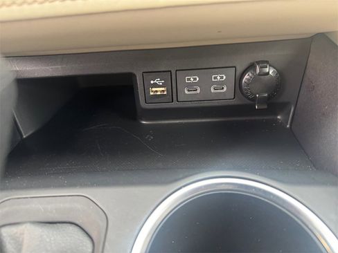Used 2024 Toyota Highlander XLE image 23