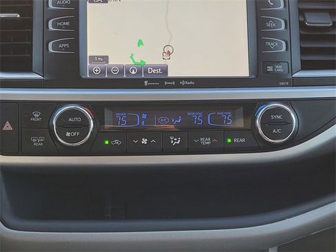 Used 2017 Toyota Highlander XLE image 14