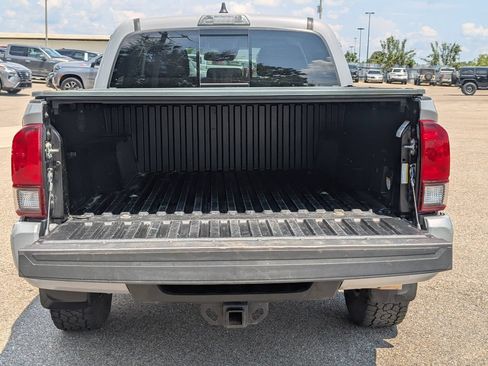 Used 2019 Toyota Tacoma SR5 AWD/4WD image 9