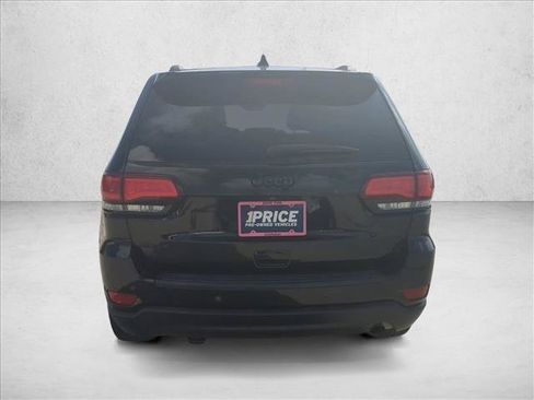 Used 2018 Jeep Grand Cherokee Laredo AWD/4WD image 7