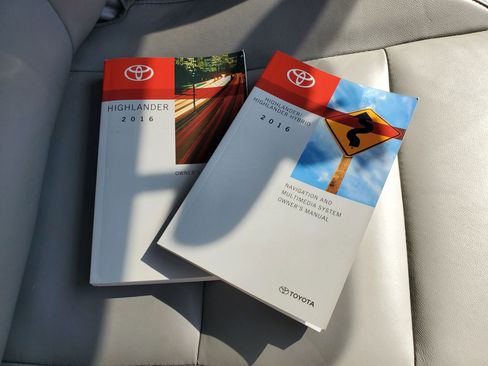 Used 2016 Toyota Highlander XLE image 26