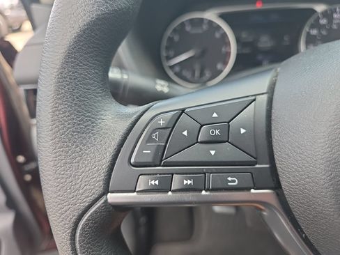 Used 2025 Nissan Sentra SV FWD image 16