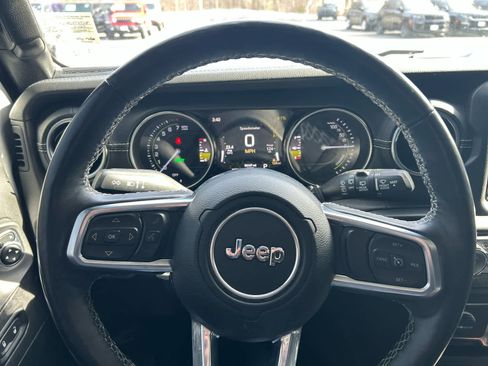 Used 2023 Jeep Wrangler Sahara w/ Cold Weather Group image 14