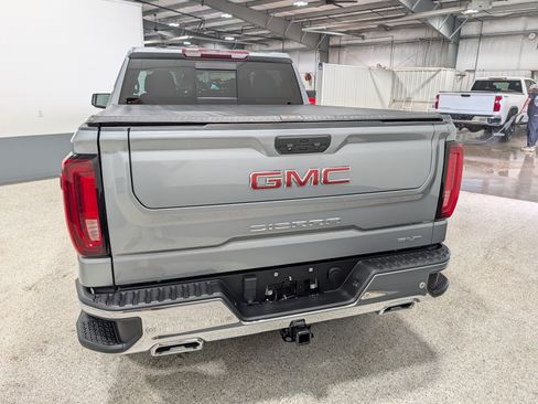Used 2023 GMC Sierra 1500 SLT w/ SLT Premium Plus Package AWD/4WD image 4