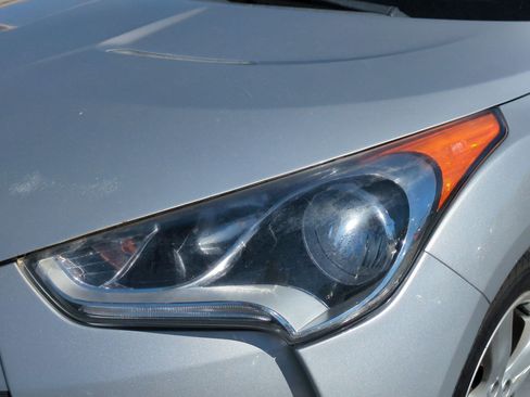 Used 2014 Hyundai Veloster FWD image 12