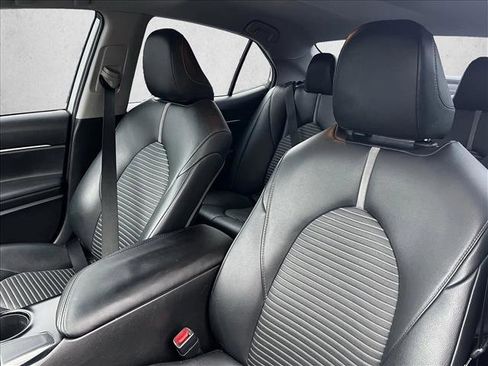 Used 2019 Toyota Camry SE image 16