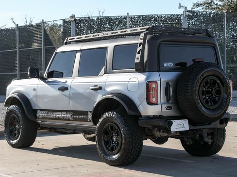 Used 2022 Ford Bronco Wildtrak image 11